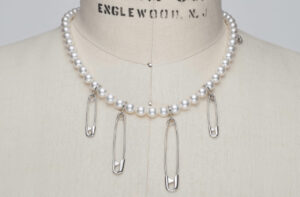 コムデギャルソン×ミキモトのコラボジュエリー第二弾発表。中古相場はどうなる？